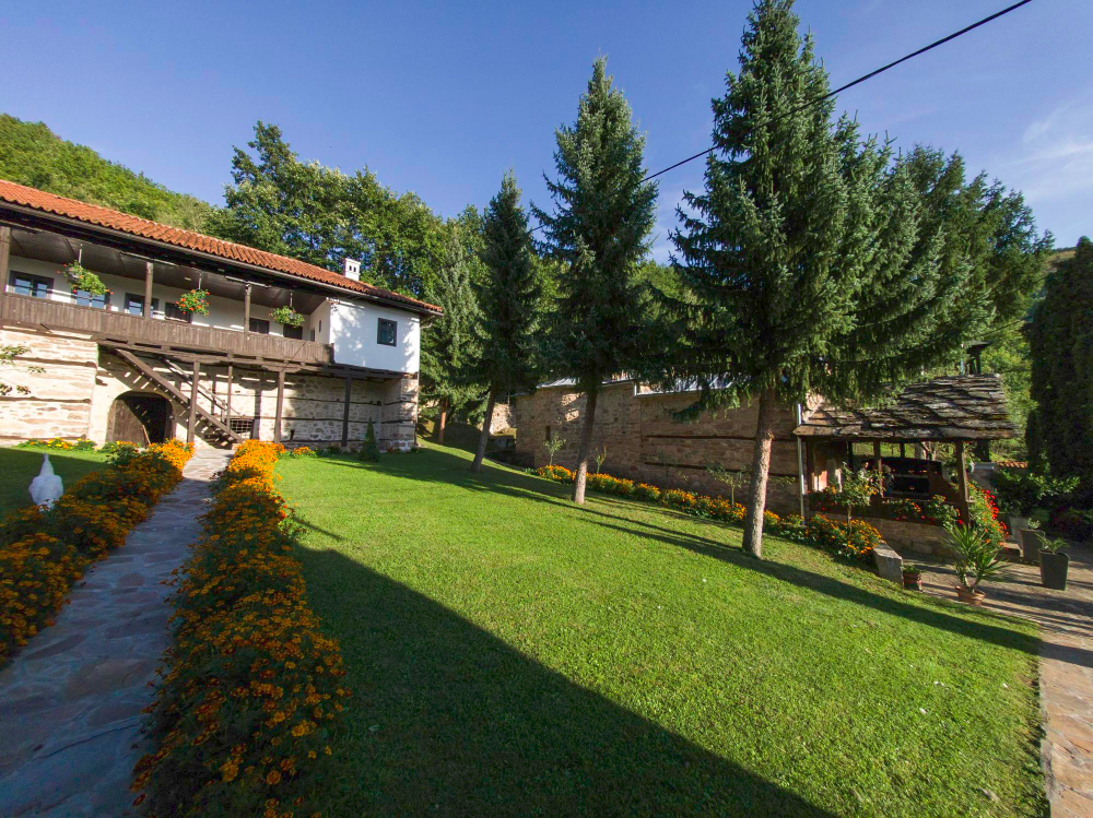 Gartenpflege und Außenanlagen